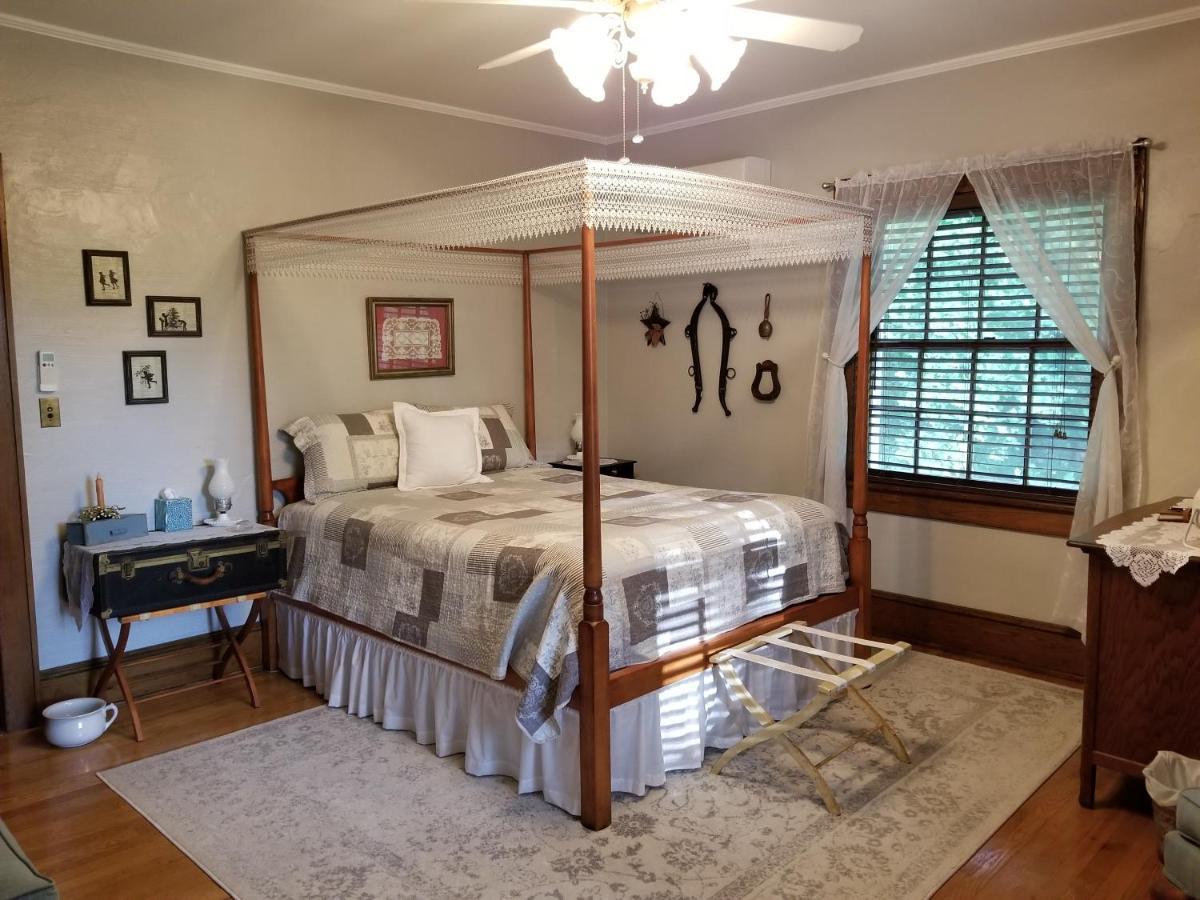 Almost Heaven Bed & Breakfast Вейнсвілл Екстер'єр фото