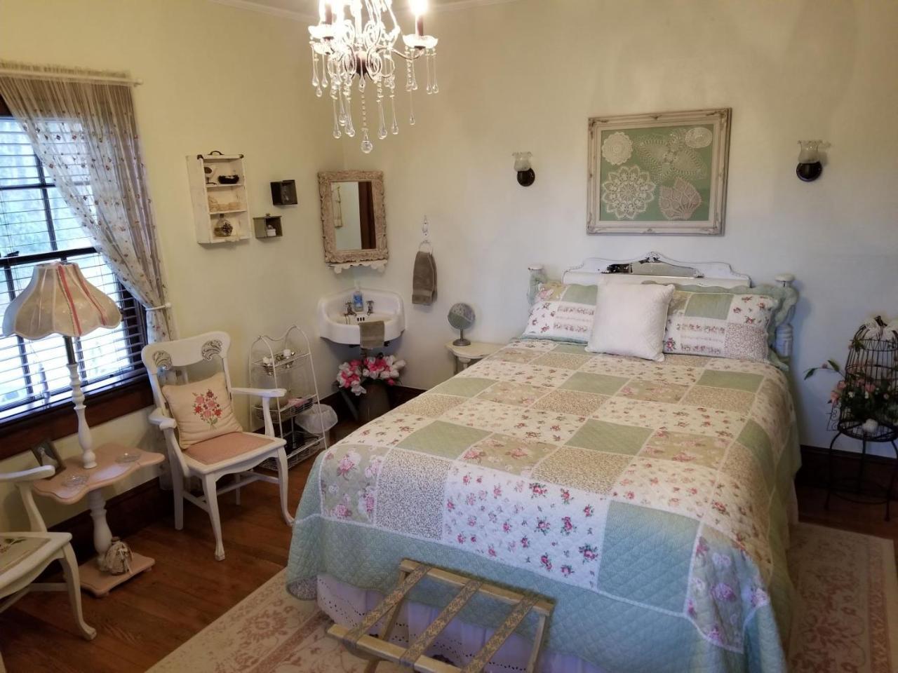 Almost Heaven Bed & Breakfast Вейнсвілл Екстер'єр фото
