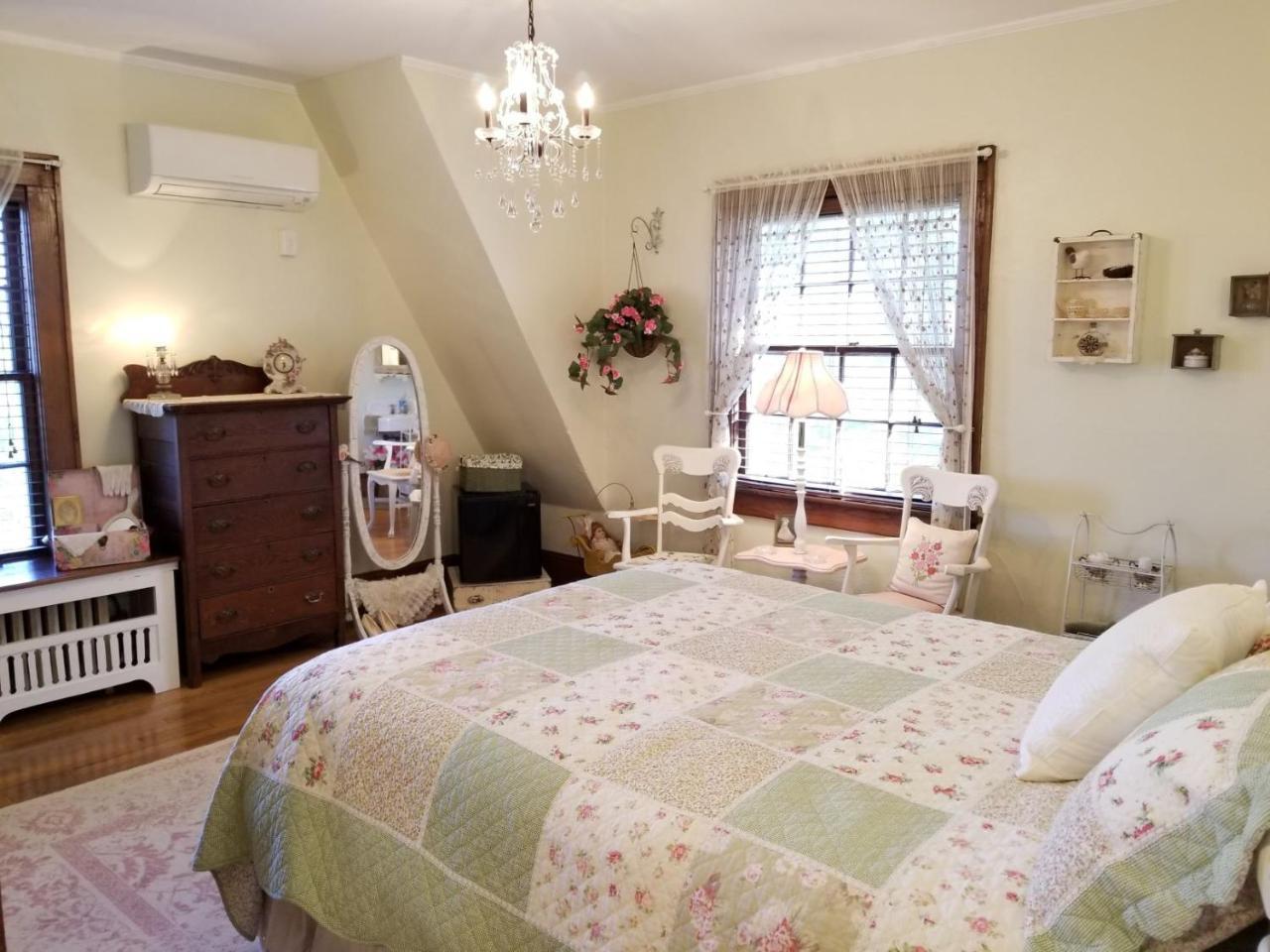 Almost Heaven Bed & Breakfast Вейнсвілл Екстер'єр фото